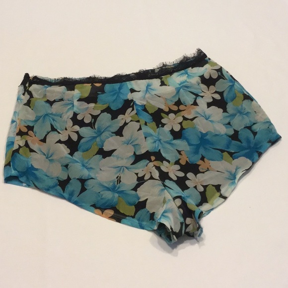 Lined Slinky Short Shorts - Picture 3 of 5